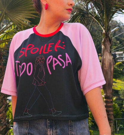 Camiseta Crop top oversize todo pasa - Image 6