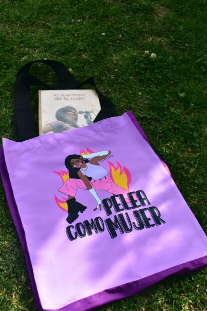 Tote Bag basico Pelea como mujer - Image 4