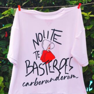 Camiseta mayday - cuento de la criada
